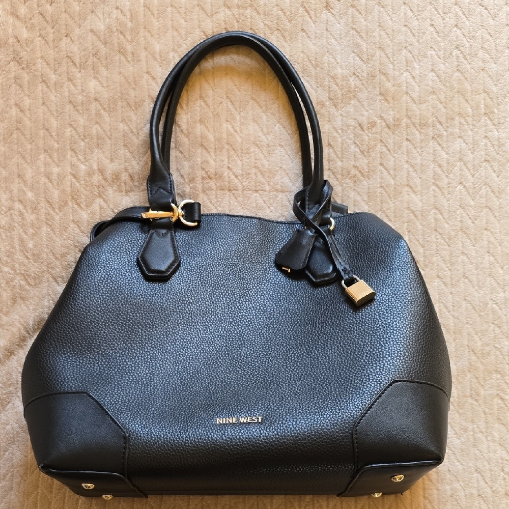 Nine West Black Shoulder Bag with Sophisticated Design